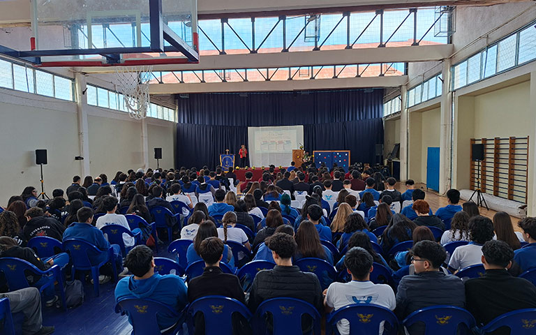 charla-visita-talca-mas-300-estudiantes charla-visita-talca-mas-300-estudiantes